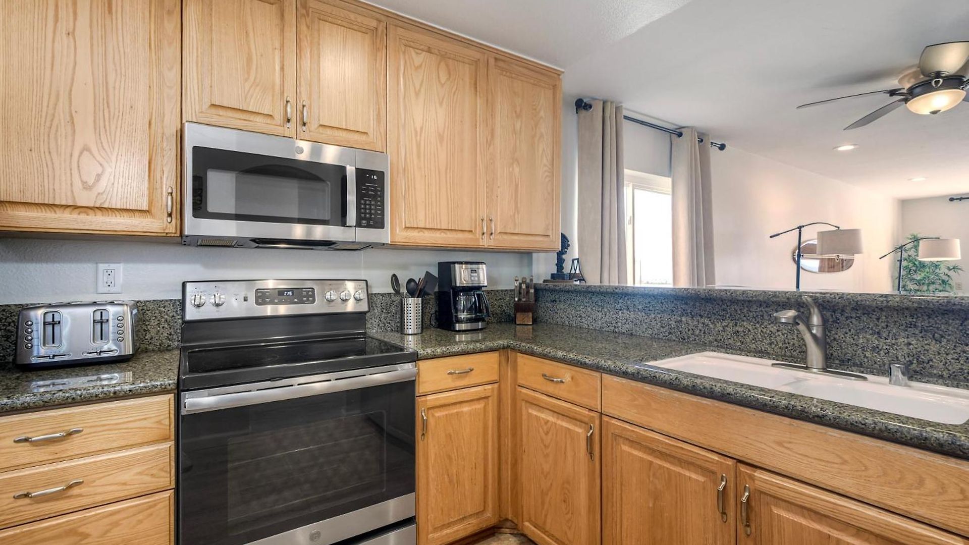Luxury Coastal Escape | Sleeps 4 | Ocean Views + Amenities * Carlsbad