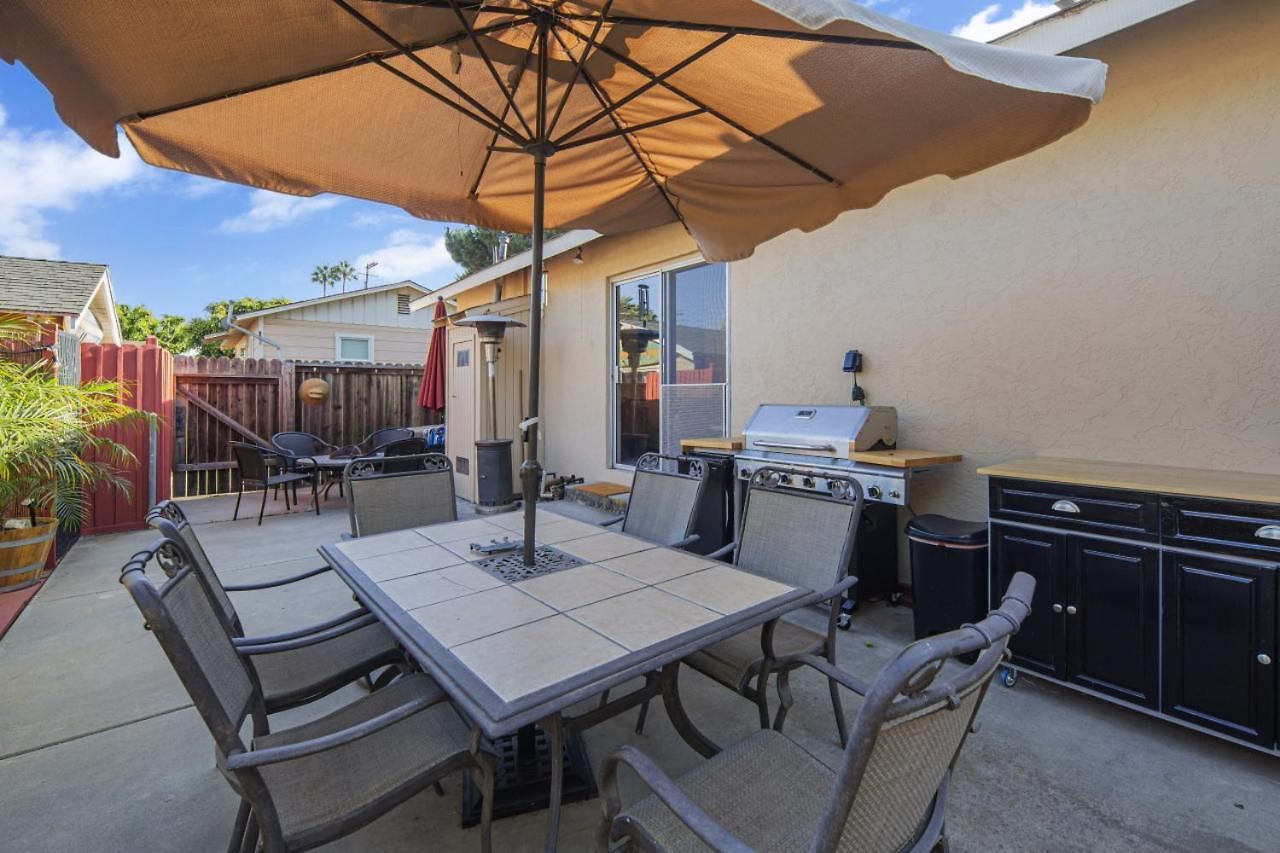 2 Blocks To Beach, Firepit, Sandbox, Bbq, Work Holiday home *