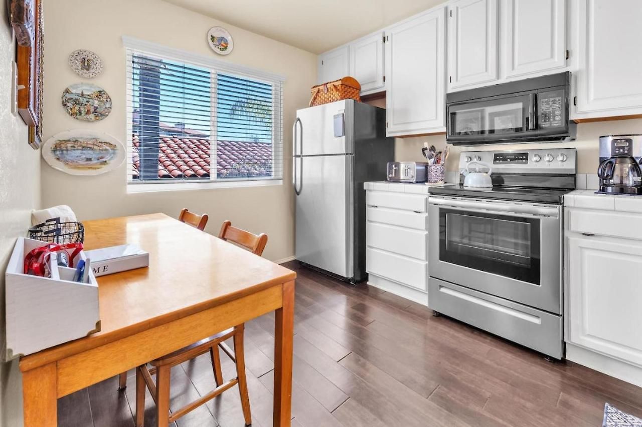 2br With Views Near Shops And Food, Fast Wifi
