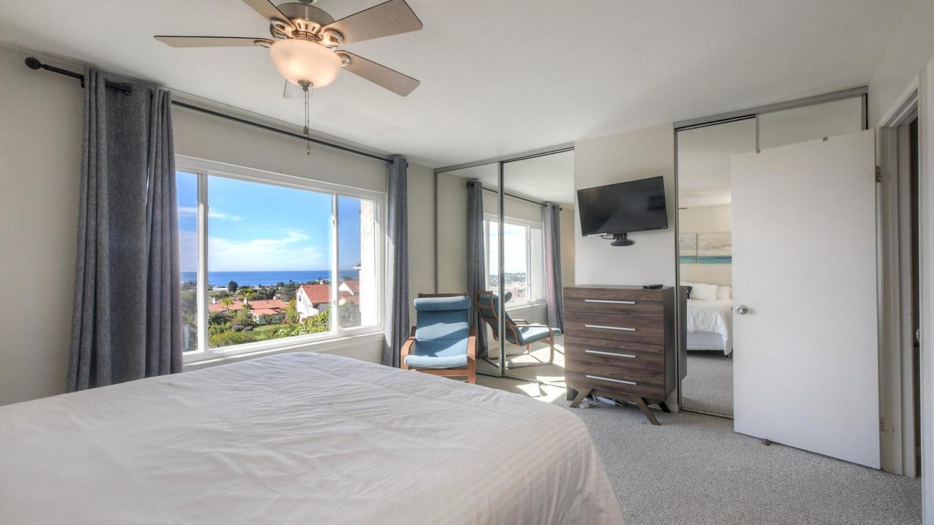 Holiday home Luxury Coastal Escape | Sleeps 4 | Ocean Views + Amenities Carlsbad