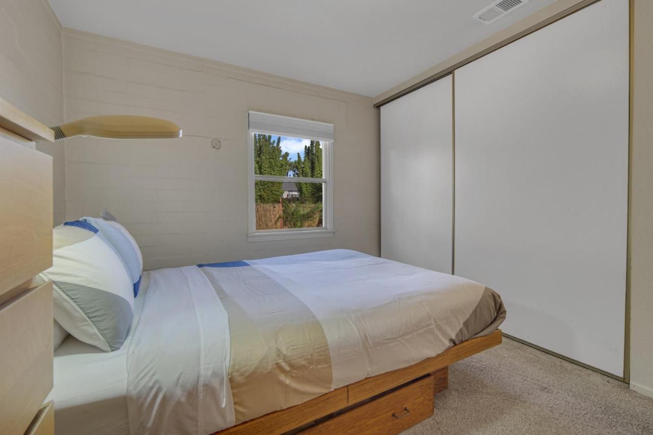 Holiday home 2 Blocks To Beach, Firepit, Sandbox, Bbq, Work *