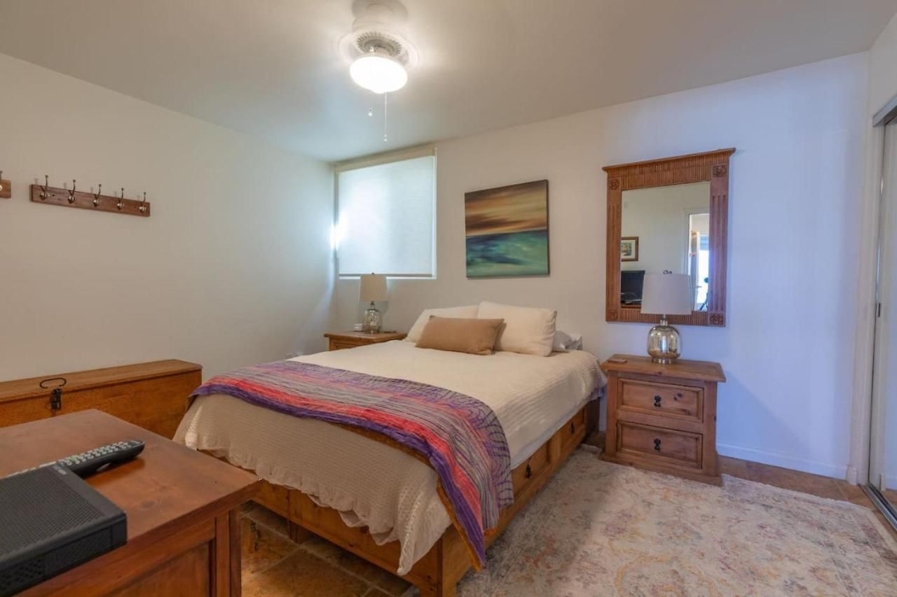 Oceanfront On Sand, Walk To Village Holiday home *