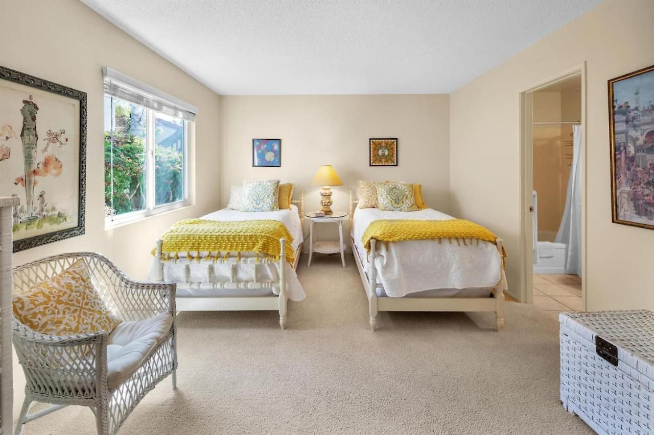 2br With Views Near Shops And Food, Fast Wifi Carlsbad