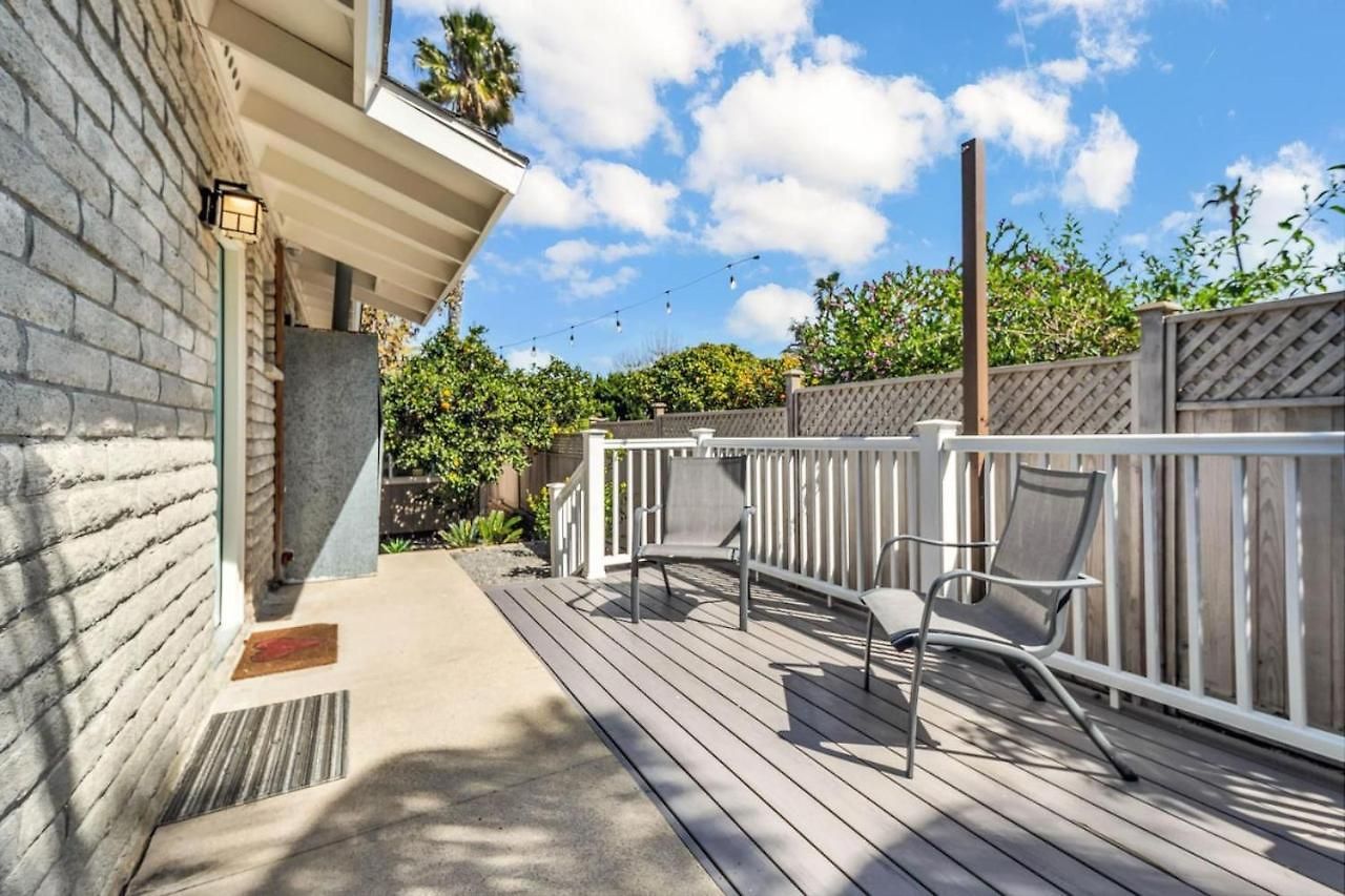 Comfortable 2br Walk To Holiday home Carlsbad