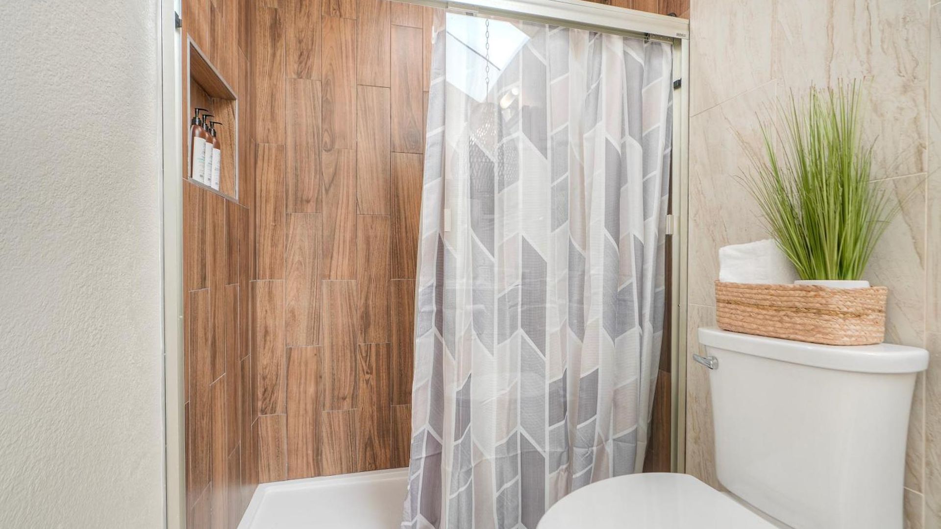 Coastal — Private Patio + Gated Pool & In Minutes To The Beach! *