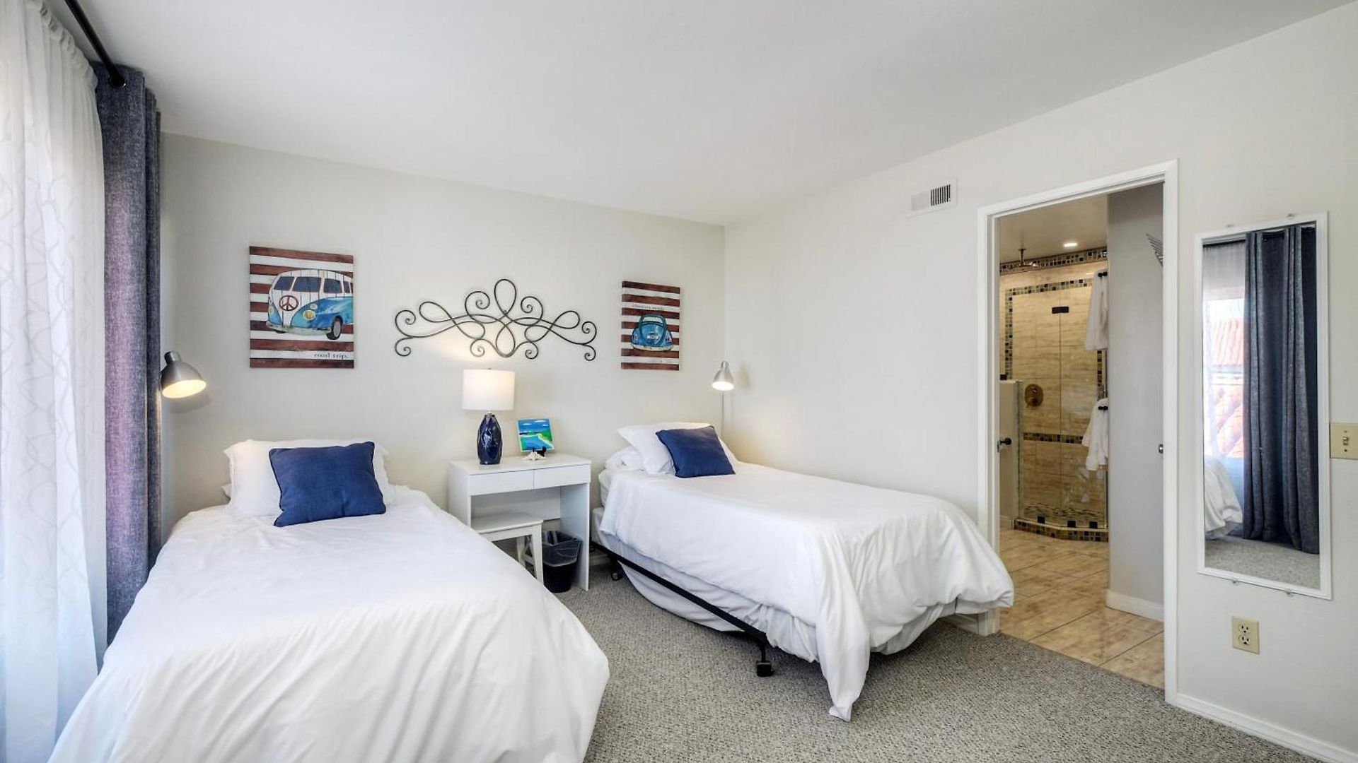 Luxury Coastal Escape | Sleeps 4 | Ocean Views + Amenities Holiday home