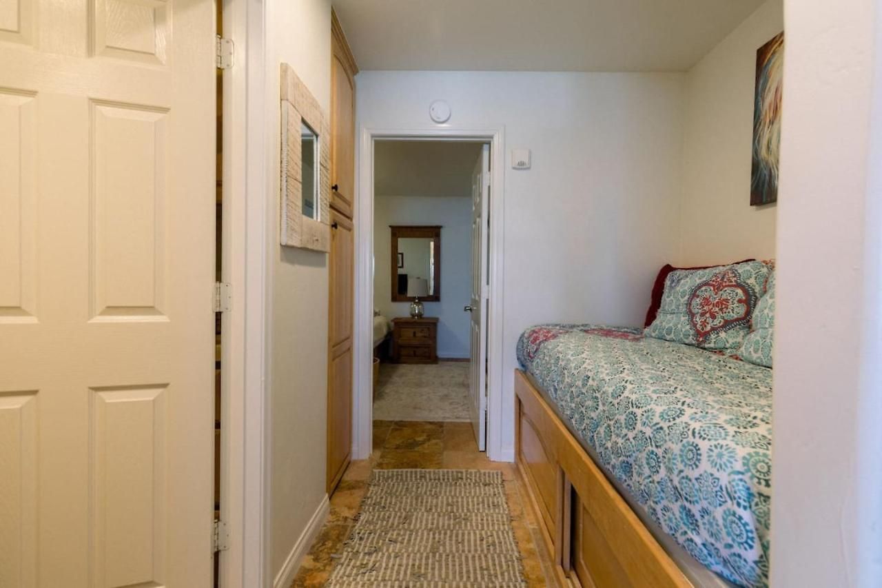 Oceanfront On Sand, Walk To Village Holiday home