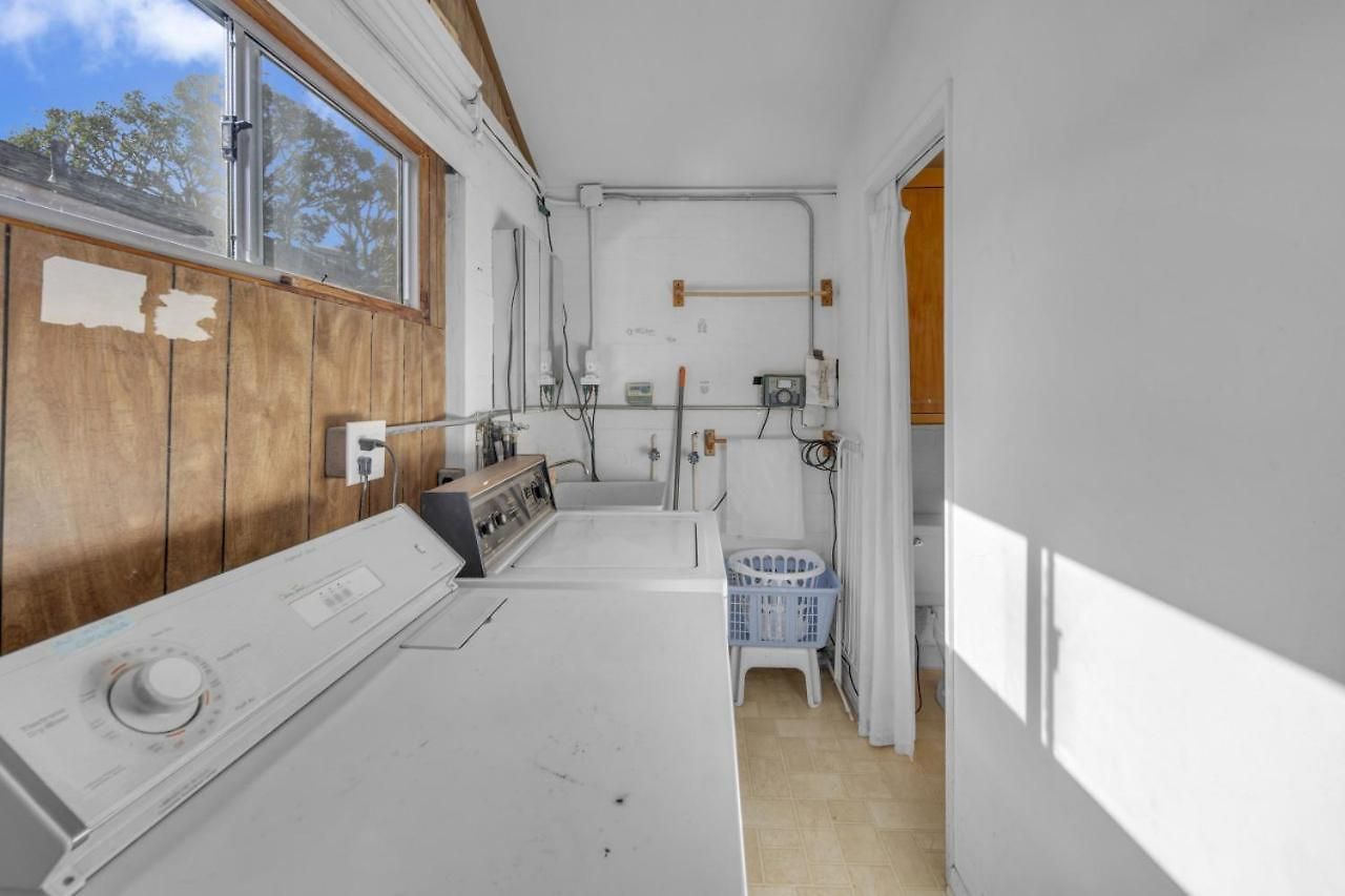 2 Blocks To Beach, Firepit, Sandbox, Bbq, Work Holiday home *