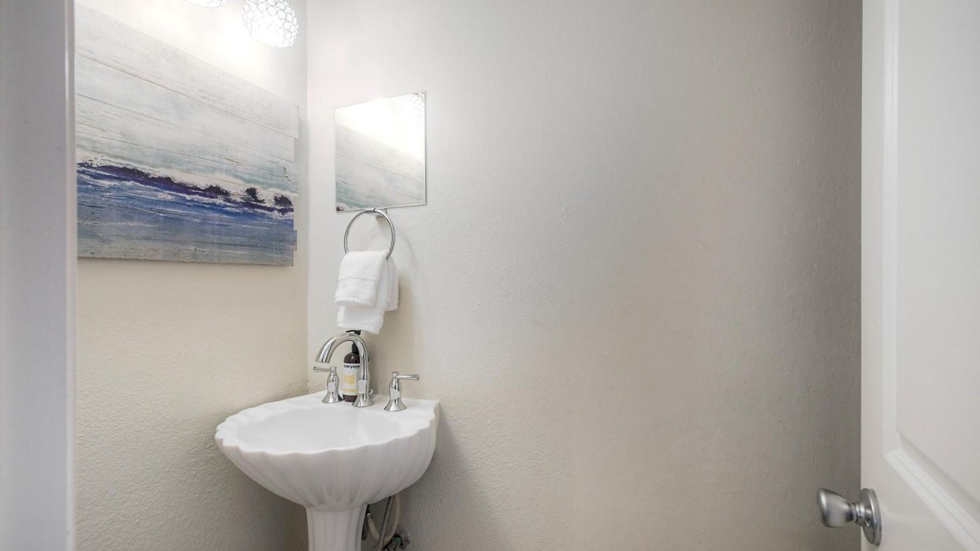 Luxury Coastal Escape | Sleeps 4 | Ocean Views + Amenities * Carlsbad