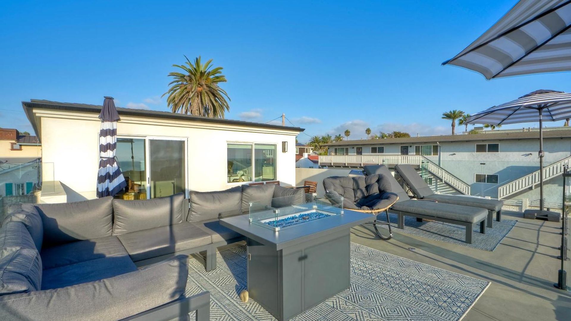 Holiday home Sycamore Haus Estate - Rent 3 Ocean-view Luxury Steps From State