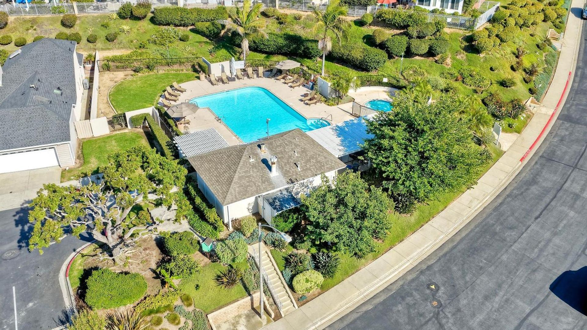 Coastal — Private Patio + Gated Pool & In Minutes To The Beach! Holiday home