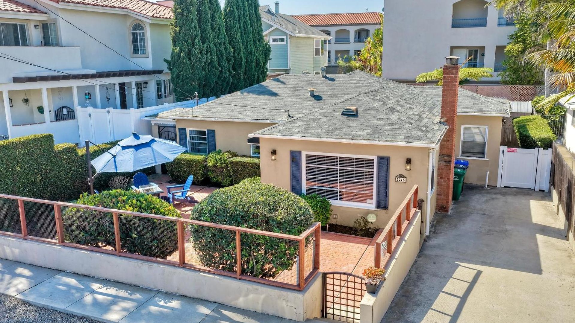Holiday home Coastal Steps From The | Walk To Village, Dog-friendly *