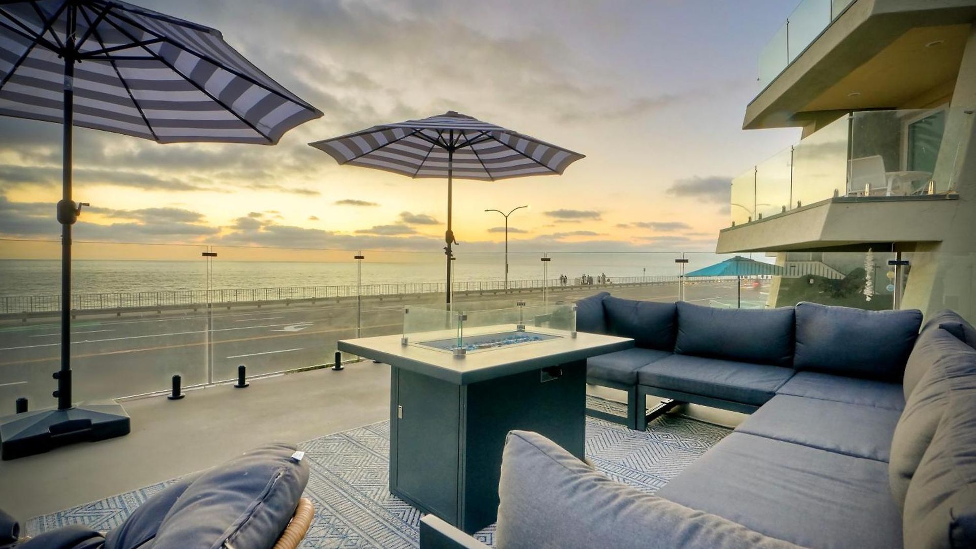 Sycamore Haus Estate - Rent 3 Ocean-view Luxury Steps From State Holiday home Carlsbad