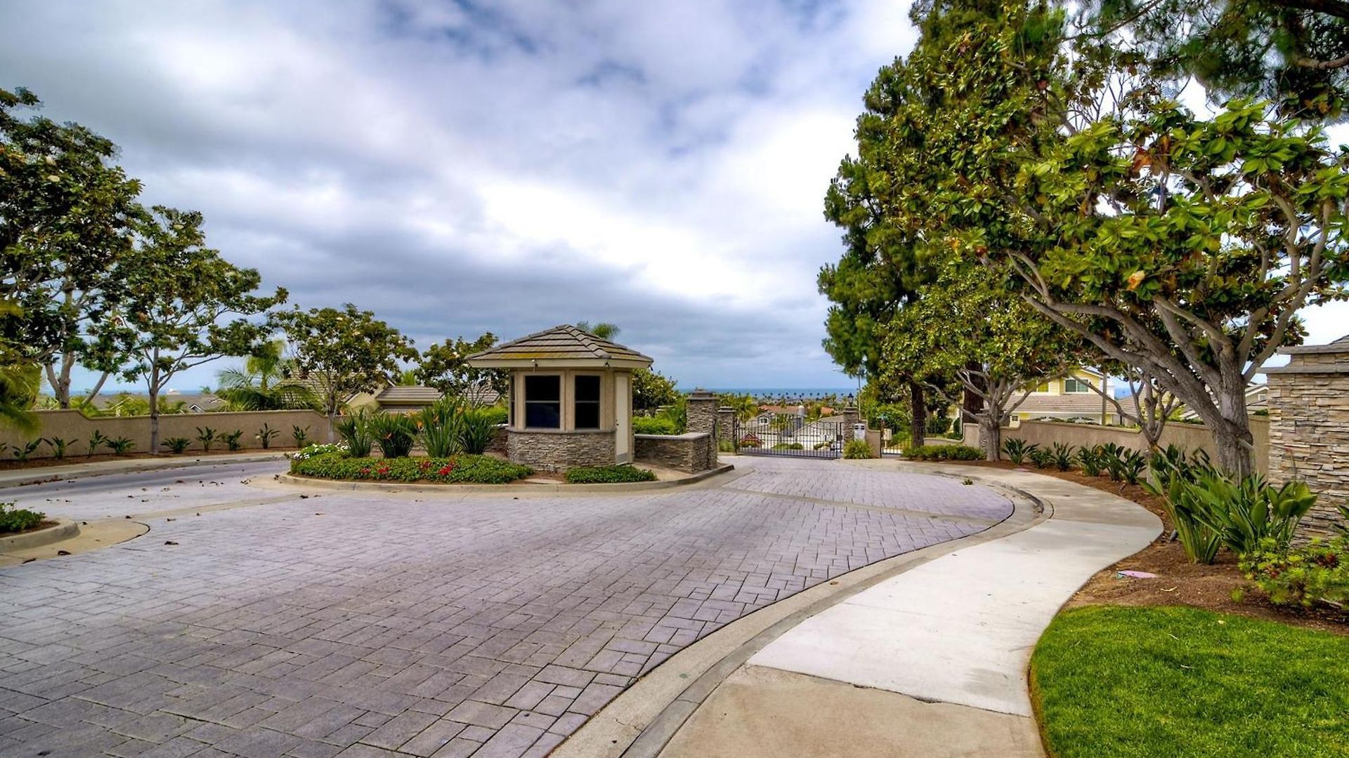 Coastal — Private Patio + Gated Pool & In Minutes To The Beach! Holiday home *