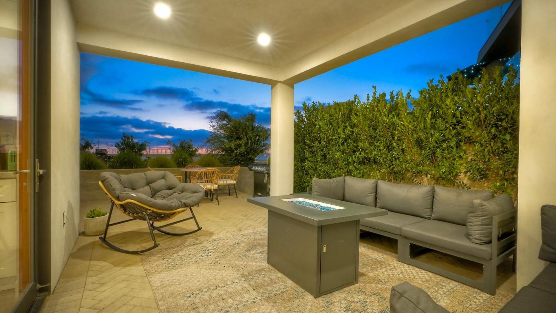 Apartment Luxury Retreat | Across The Street From | Firepit, Bbq, Ping Pong, Cornhole & Carlsbad