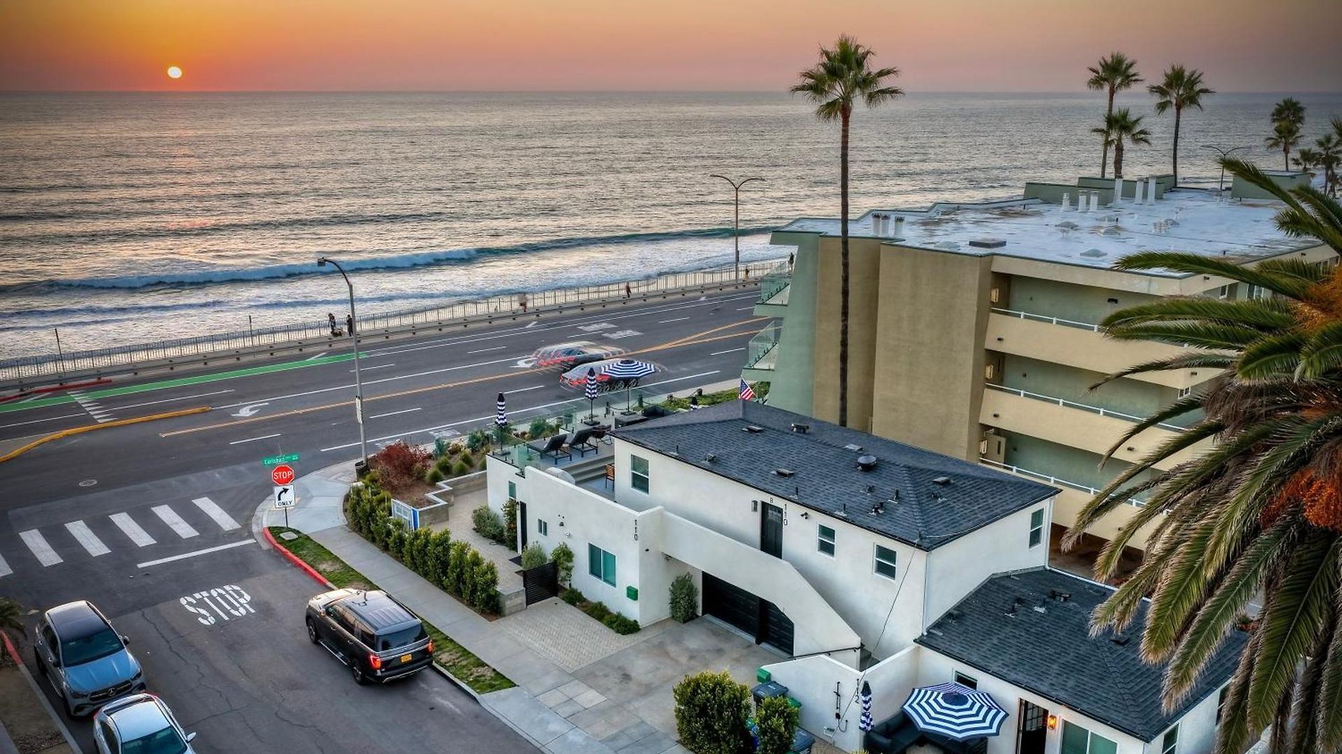 Apartment Modern Vacation With Ocean Views, Private Patio, Fire Pit & Walkable Location *