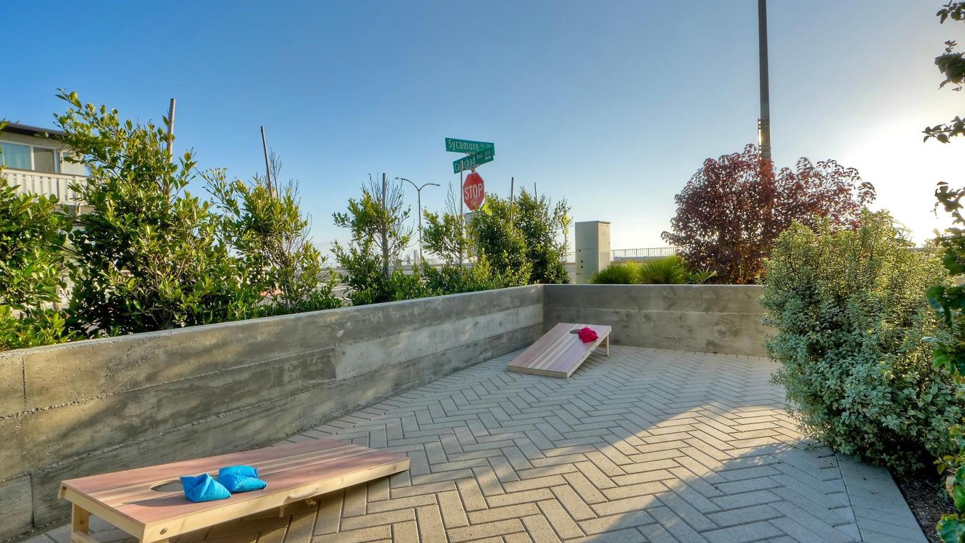 Apartment Luxury Retreat | Across The Street From | Firepit, Bbq, Ping Pong, Cornhole & *