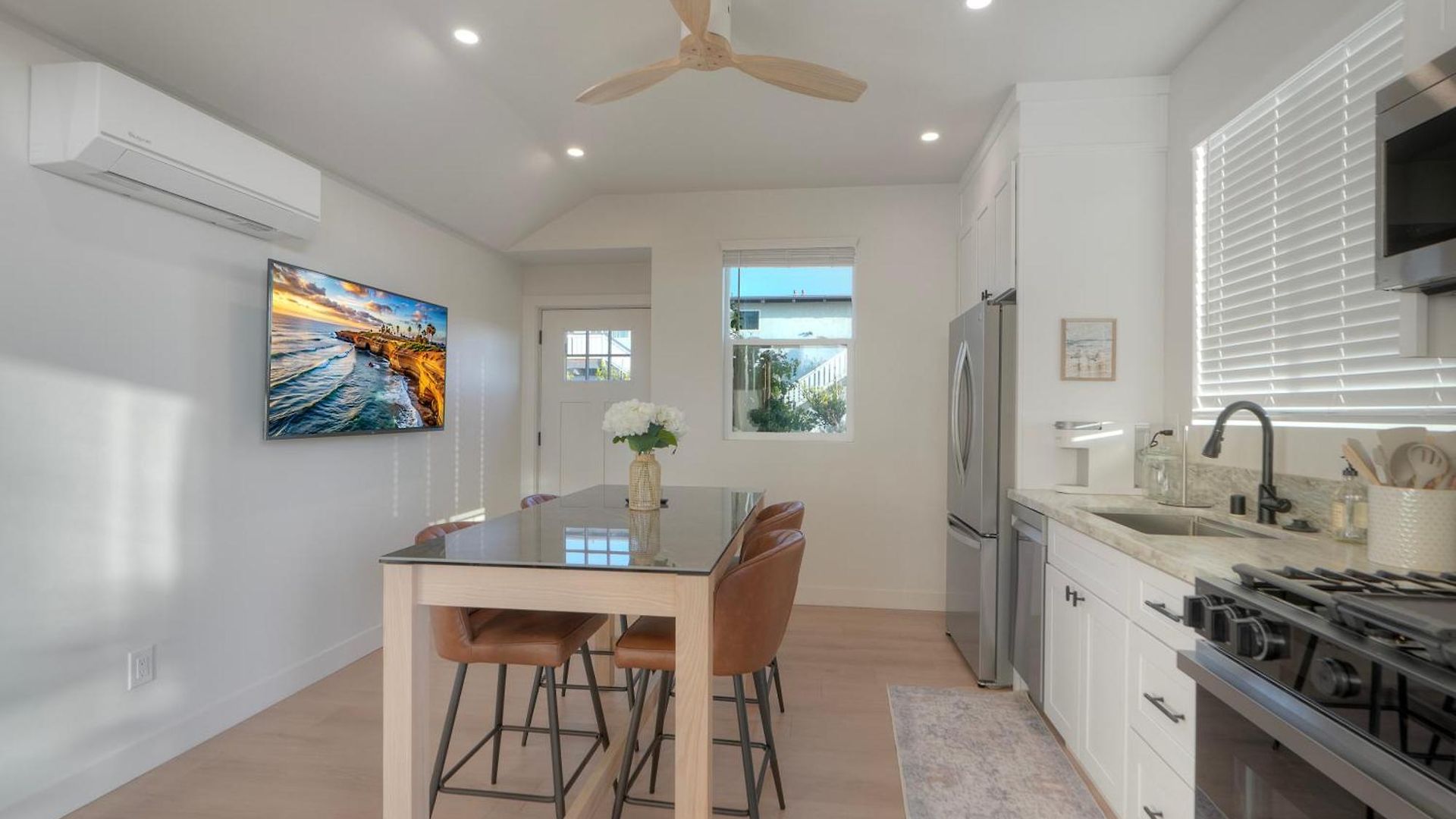 Luxury Retreat | Across The Street From | Firepit, Bbq, Ping Pong, Cornhole &