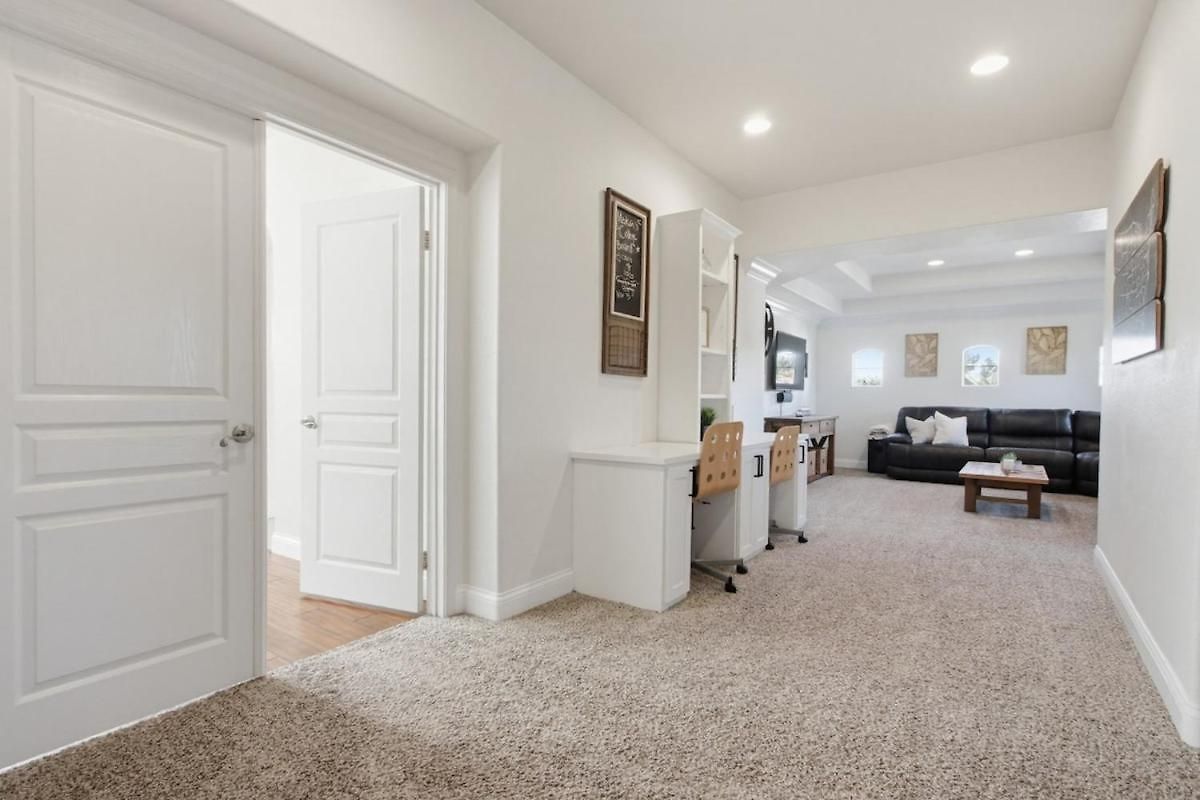 Apartment Quiet One And A Half Miles From The