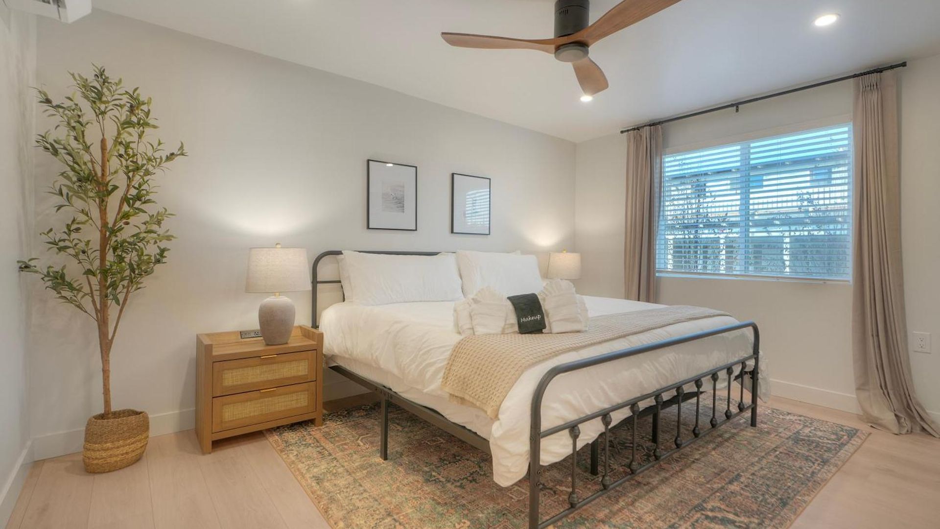 Luxury Retreat | Across The Street From | Firepit, Bbq, Ping Pong, Cornhole & *
