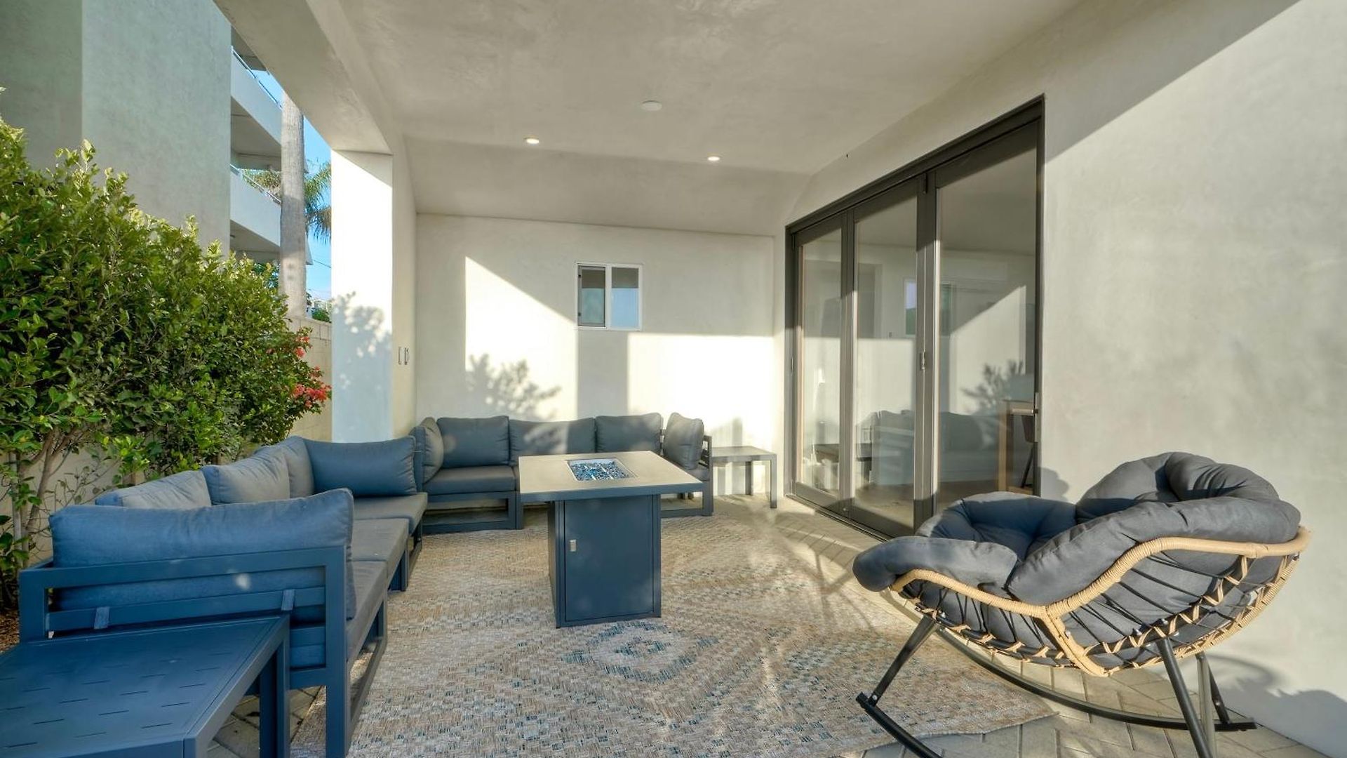 Apartment Luxury Retreat | Across The Street From | Firepit, Bbq, Ping Pong, Cornhole &