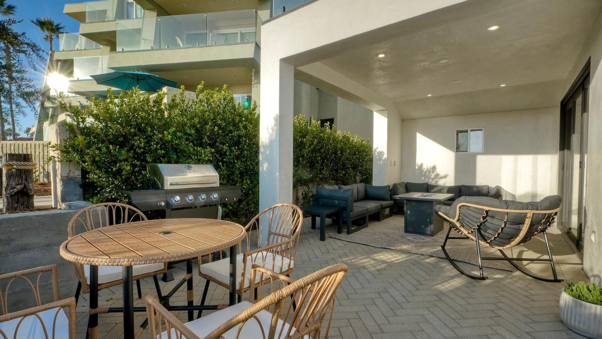 Luxury Retreat | Across The Street From | Firepit, Bbq, Ping Pong, Cornhole &