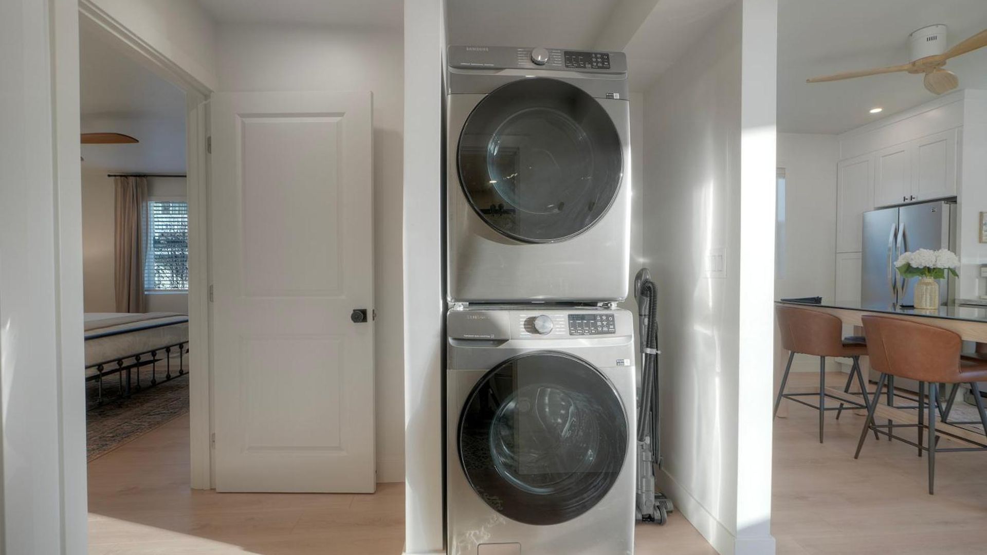Luxury Retreat | Across The Street From | Firepit, Bbq, Ping Pong, Cornhole & Apartment *