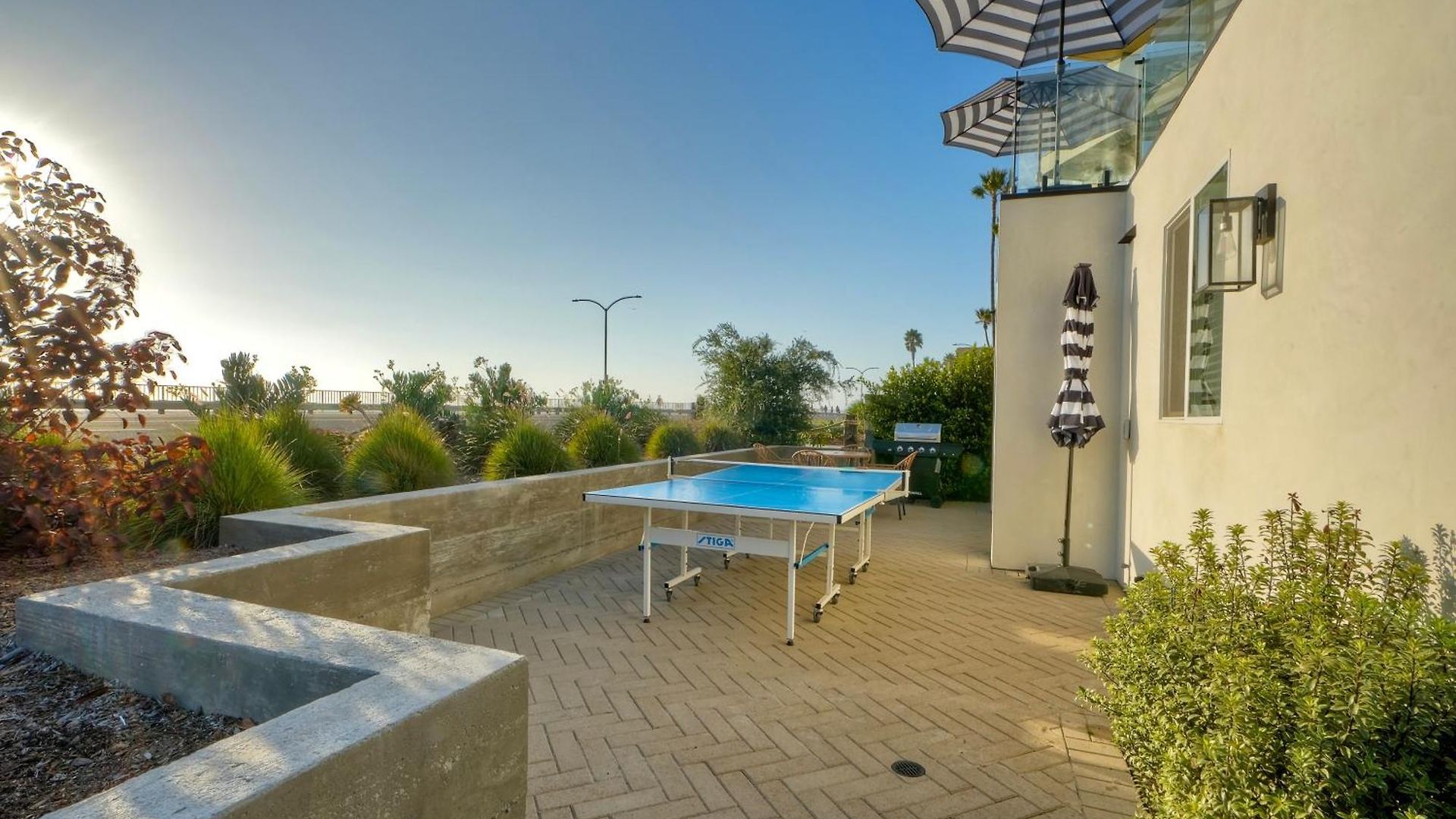 Apartment Luxury Retreat | Across The Street From | Firepit, Bbq, Ping Pong, Cornhole & *