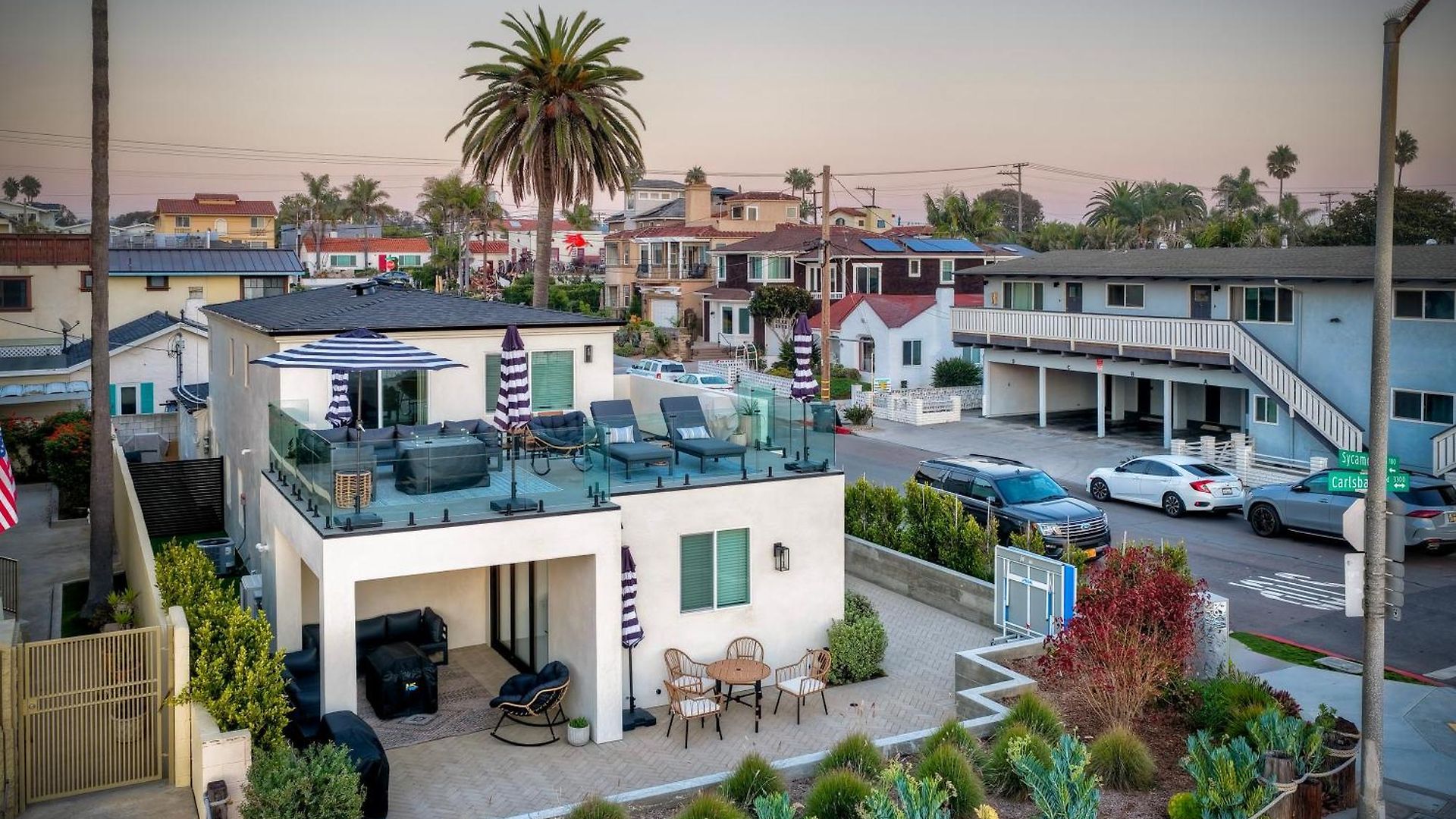 Luxury Retreat | Across The Street From | Firepit, Bbq, Ping Pong, Cornhole & Carlsbad
