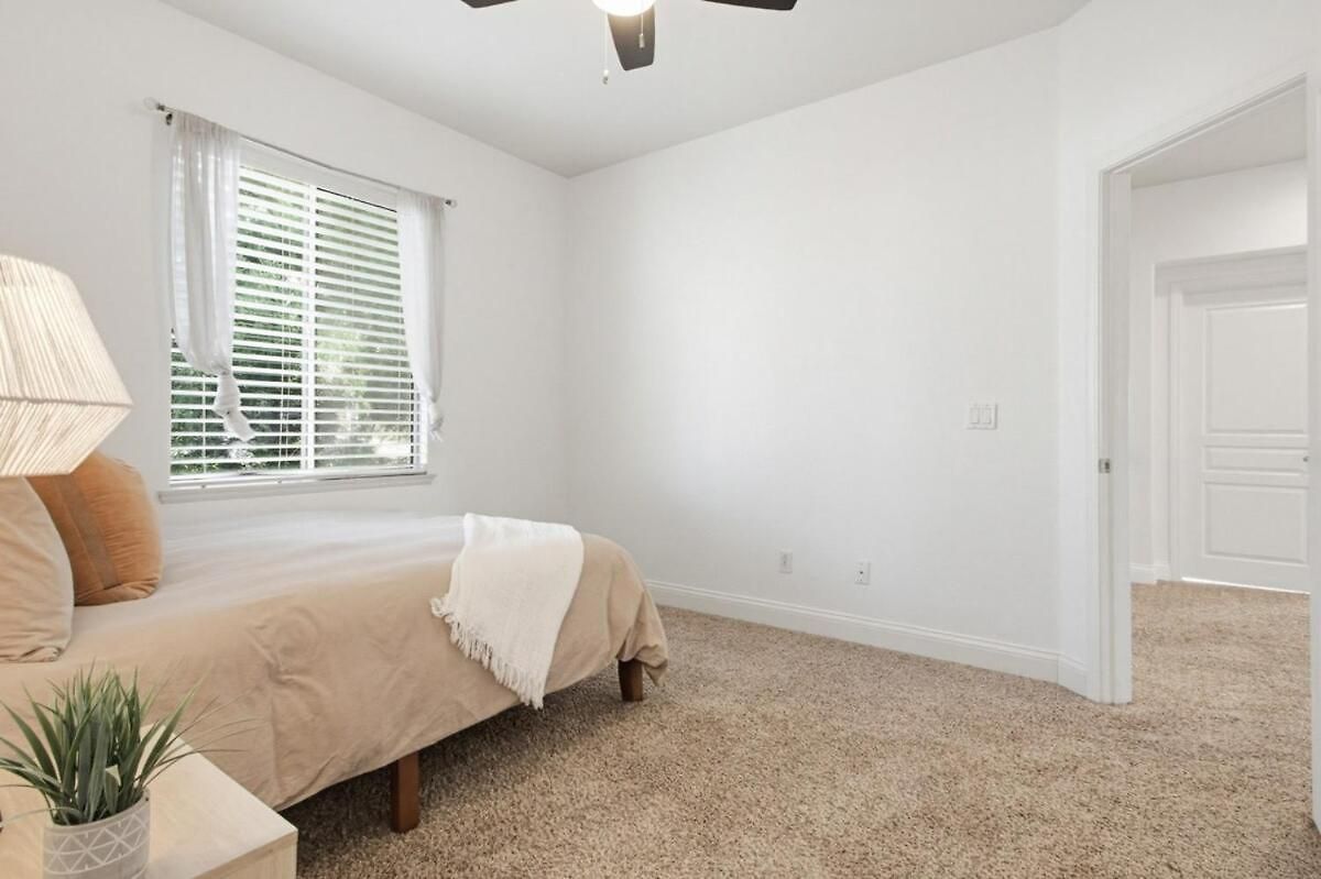 Apartment Quiet One And A Half Miles From The