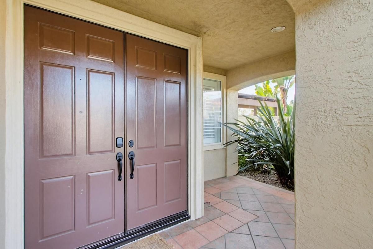 Apartment Quiet One And A Half Miles From The