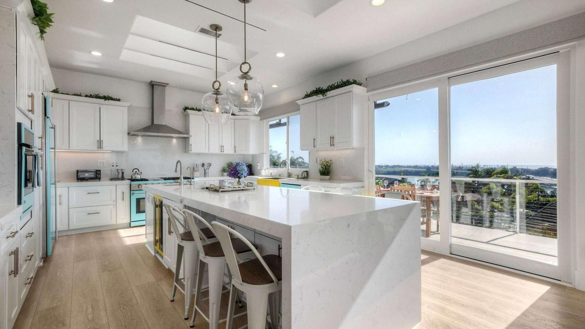 Aqua Vista For 10 Holiday home Carlsbad
