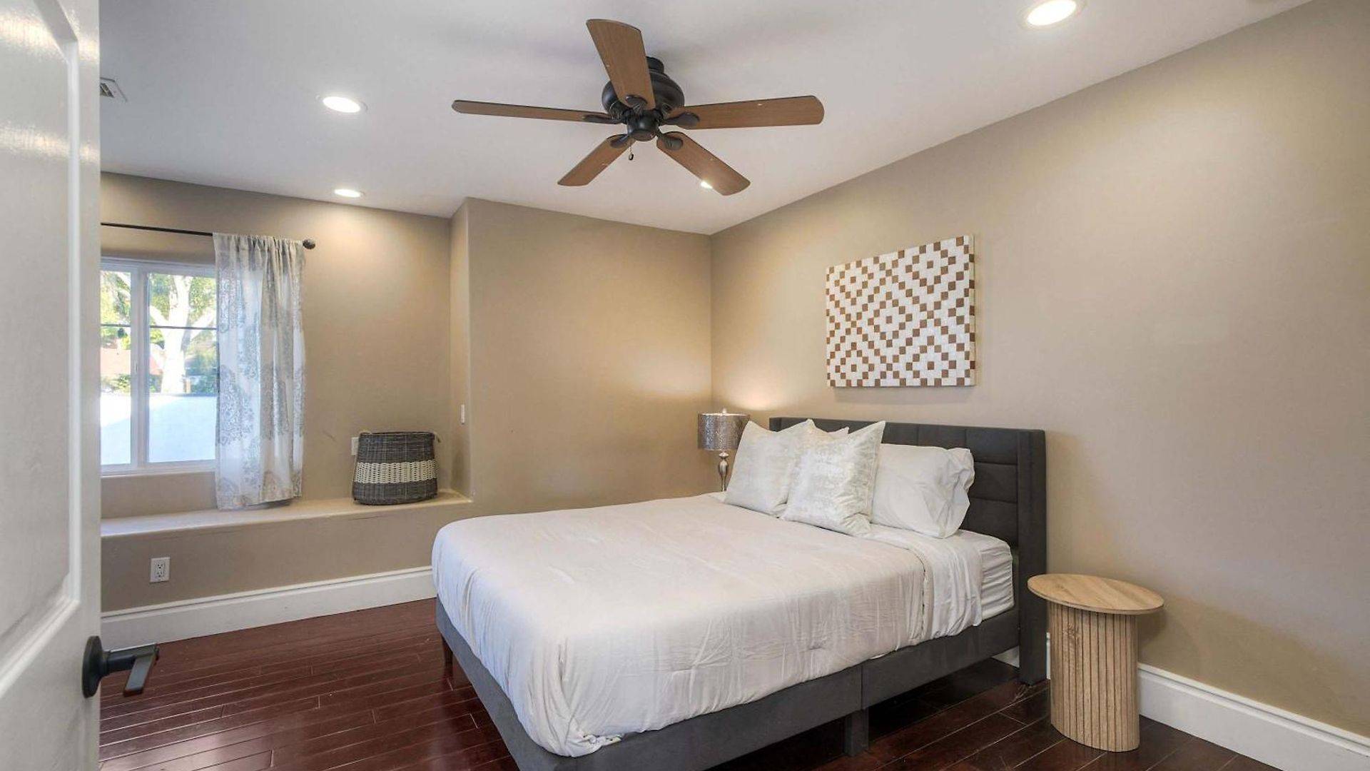 Aqua Vista For 10 Holiday home