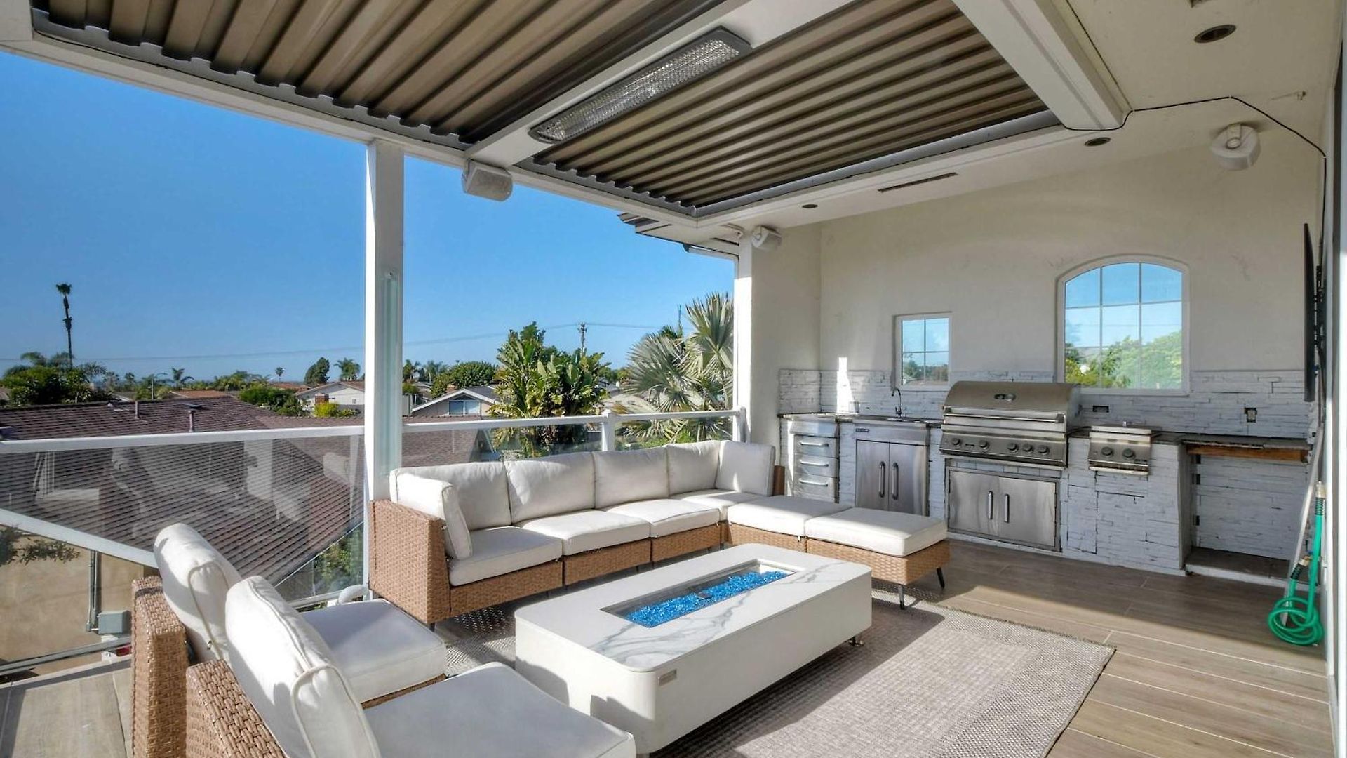 Aqua Vista For 10 Holiday home