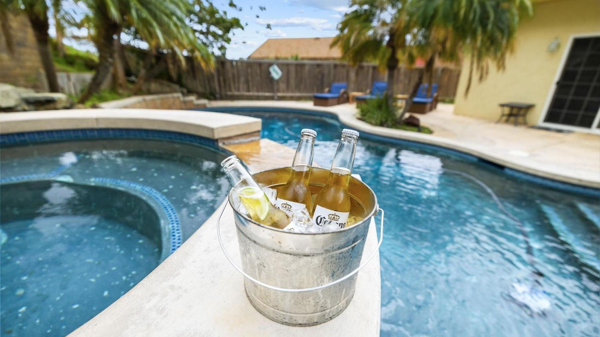 Holiday home Pool Retreat With Hot Tub And Patio