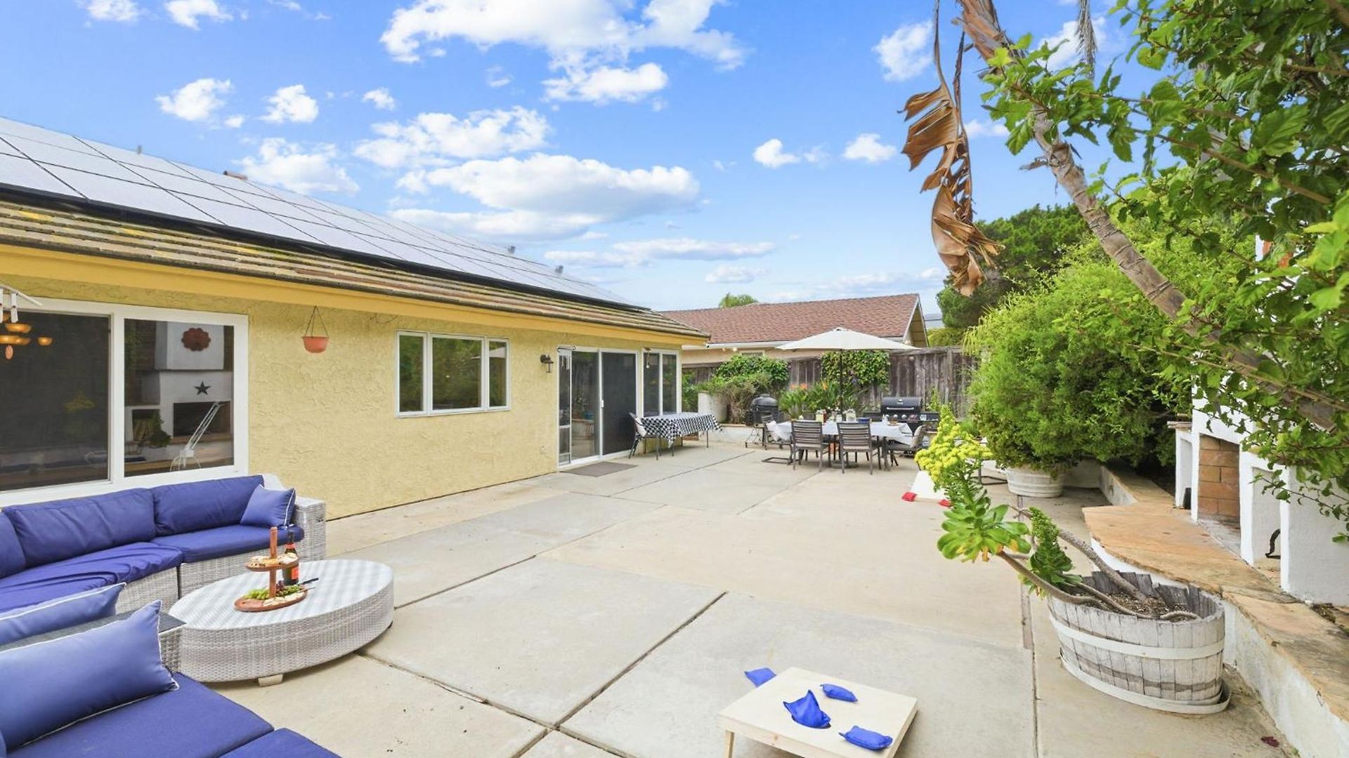 Pool Retreat With Hot Tub And Patio Holiday home *