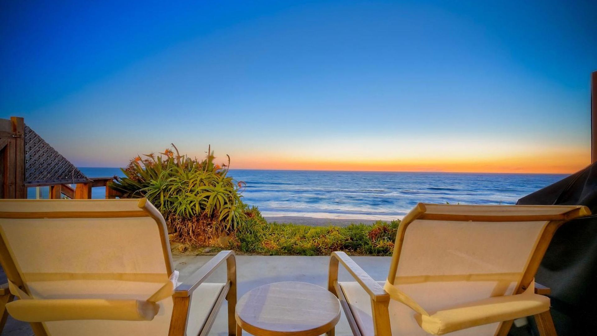 Apartment Oceanfront Condo, Private Patio, Access, Sunset Views Carlsbad