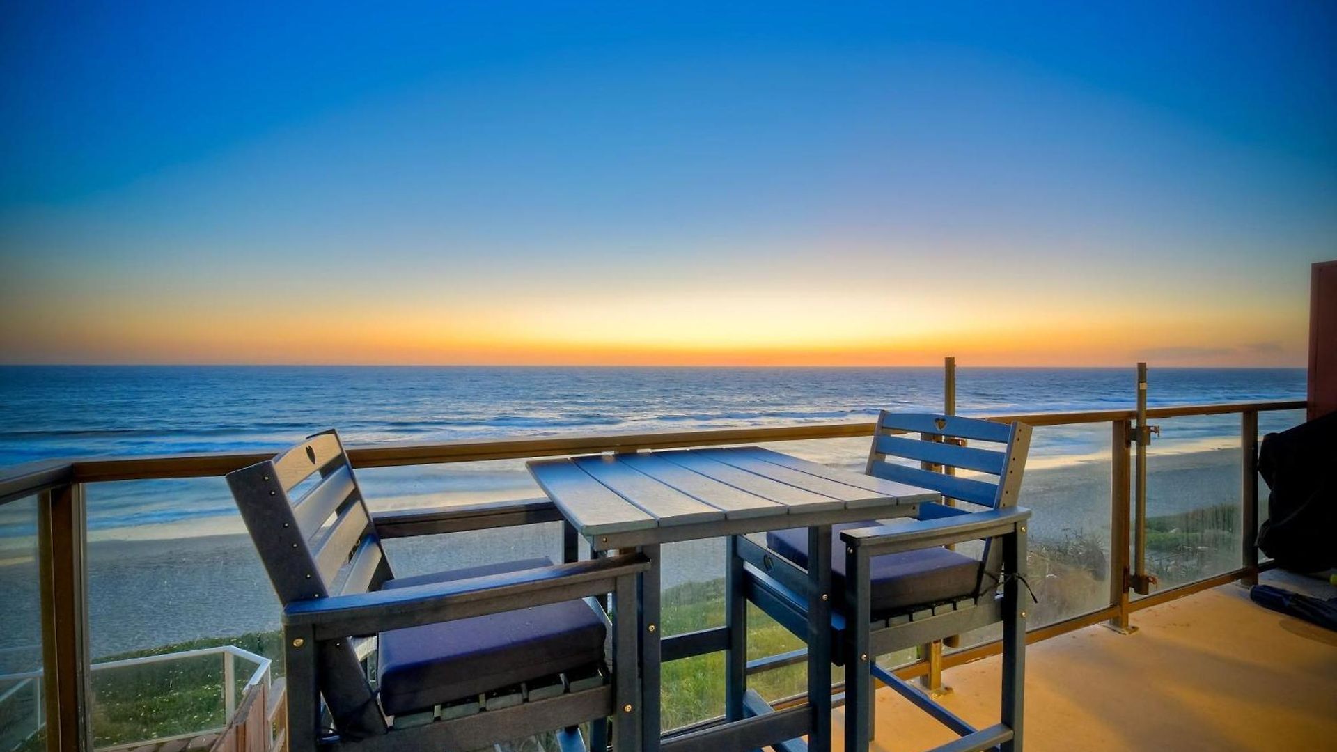 Oceanfront Apartment, Private Balcony, Access, Sunset Views * Carlsbad