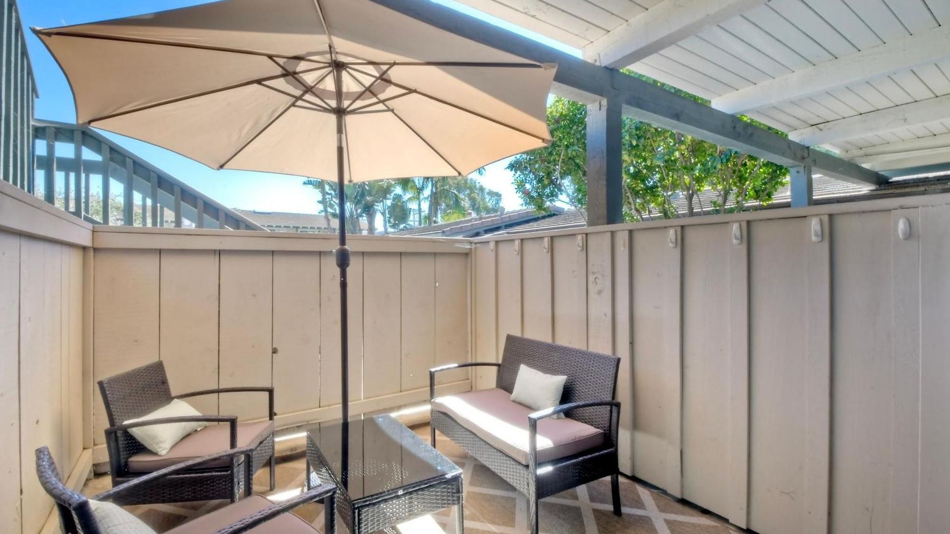 90 Walk Score, Private Patio, Steps To & Dining, Parking Apartment Carlsbad