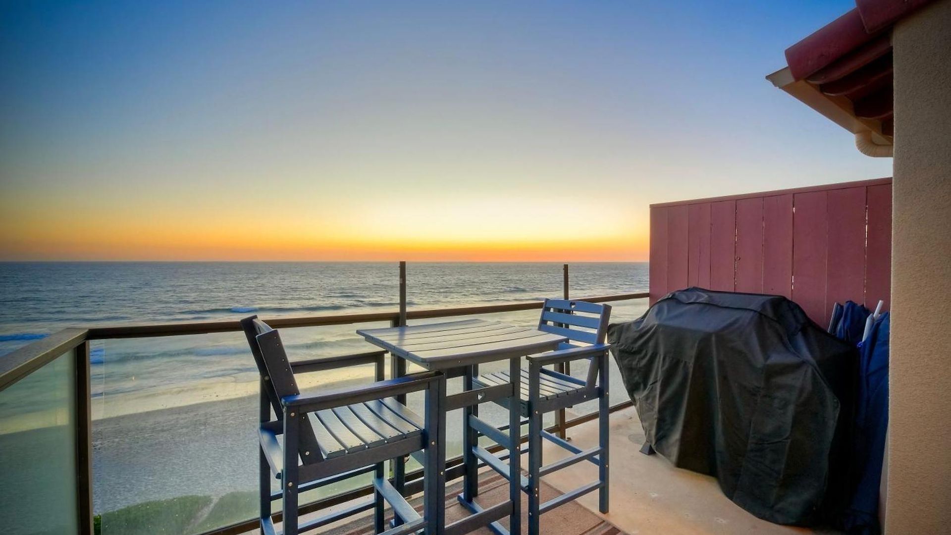 Apartment Oceanfront Condo, Private Balcony, Access, Sunset Views *