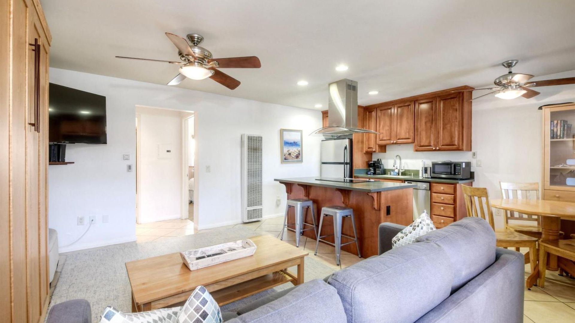 90 Walk Score, Private Patio, Steps To & Dining, Parking Carlsbad