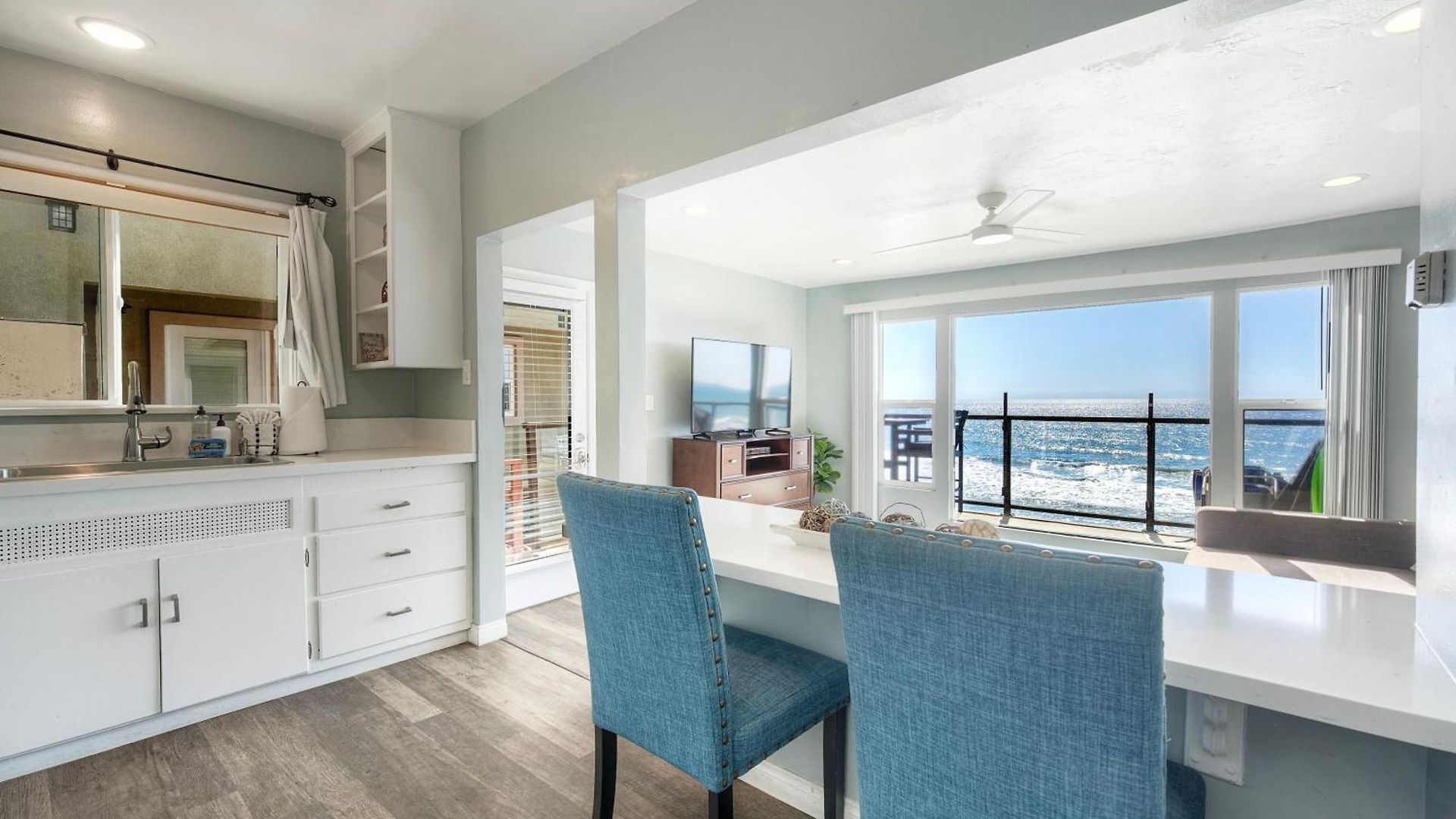 Oceanfront Apartment, Private Balcony, Access, Sunset Views