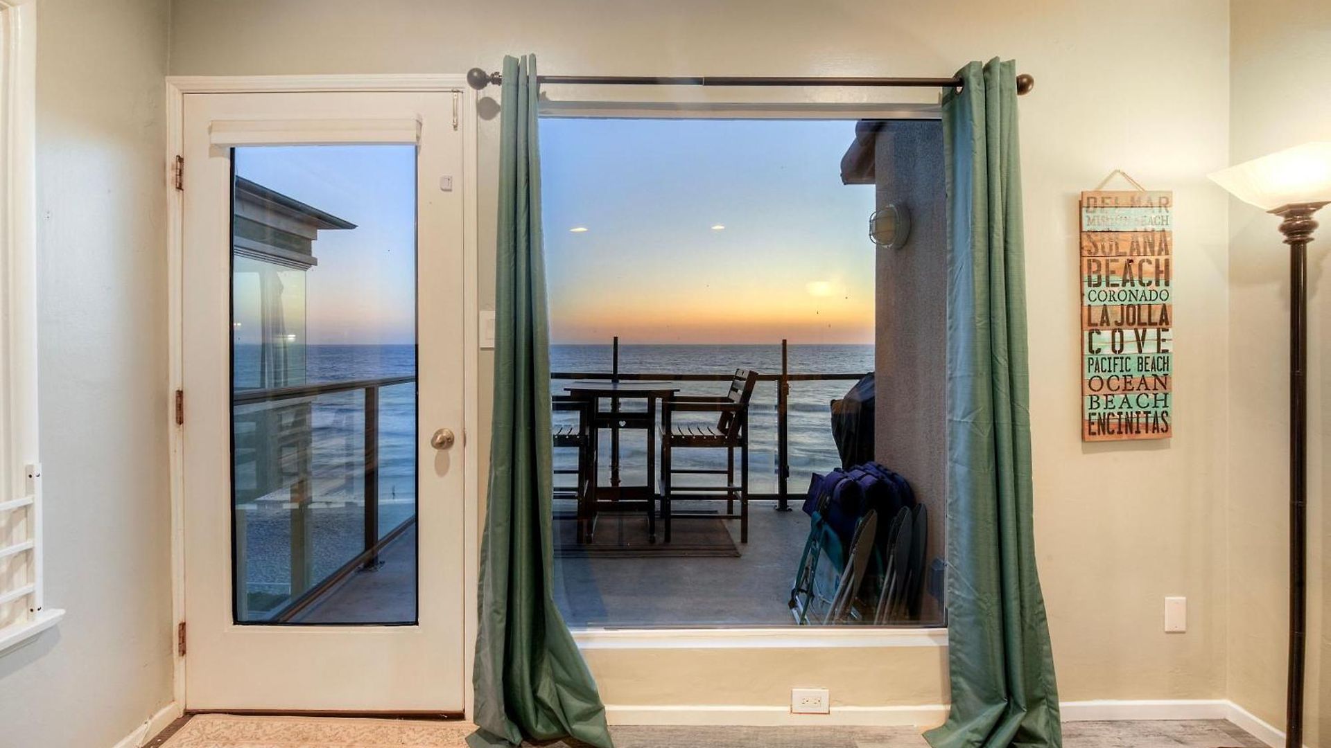 Apartment Oceanfront Condo, Private Balcony, Access, Sunset Views *