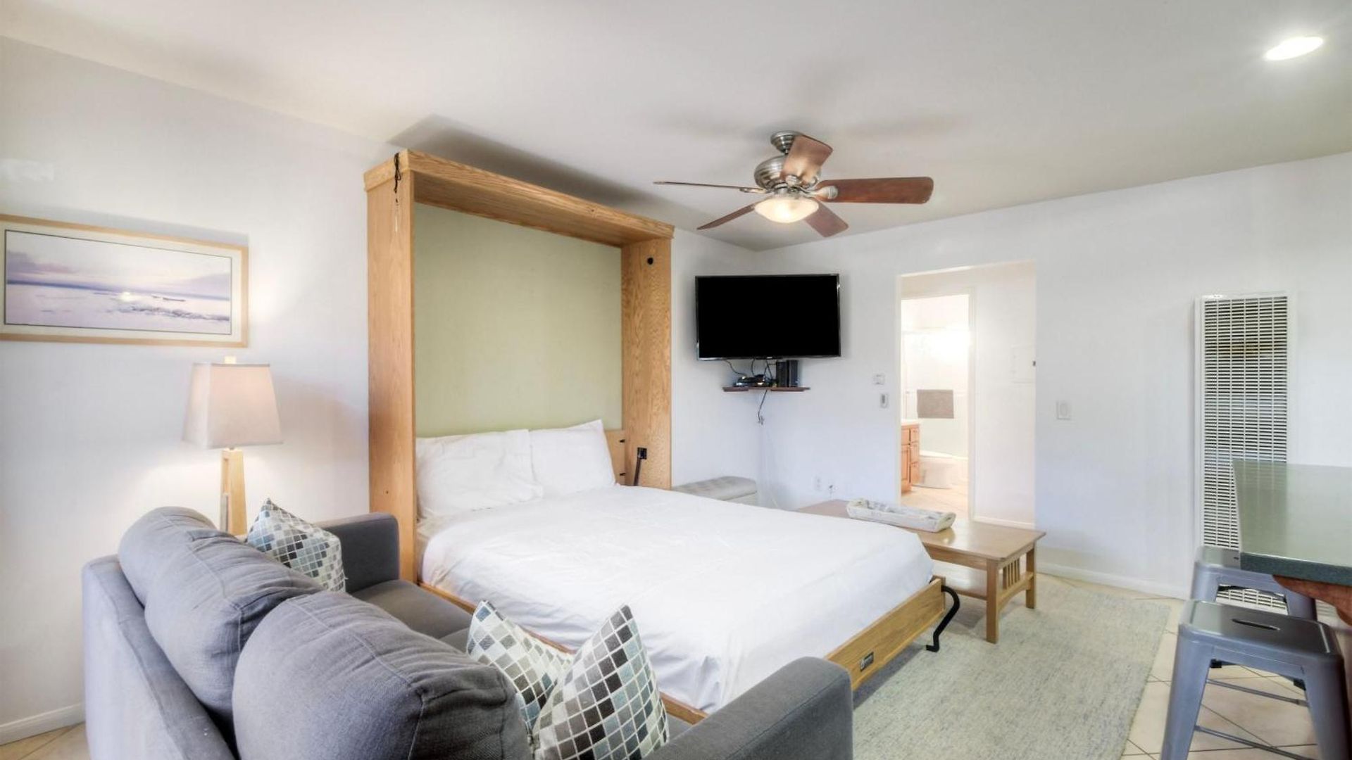 Apartment 90 Walk Score, Private Patio, Steps To & Dining, Parking Carlsbad