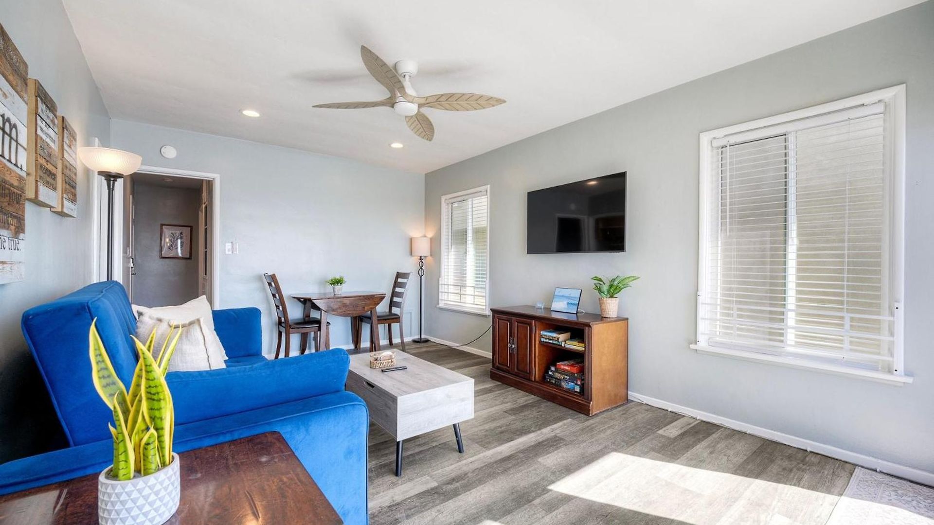 Oceanfront Condo, Private Balcony, Access, Sunset Views Apartment *