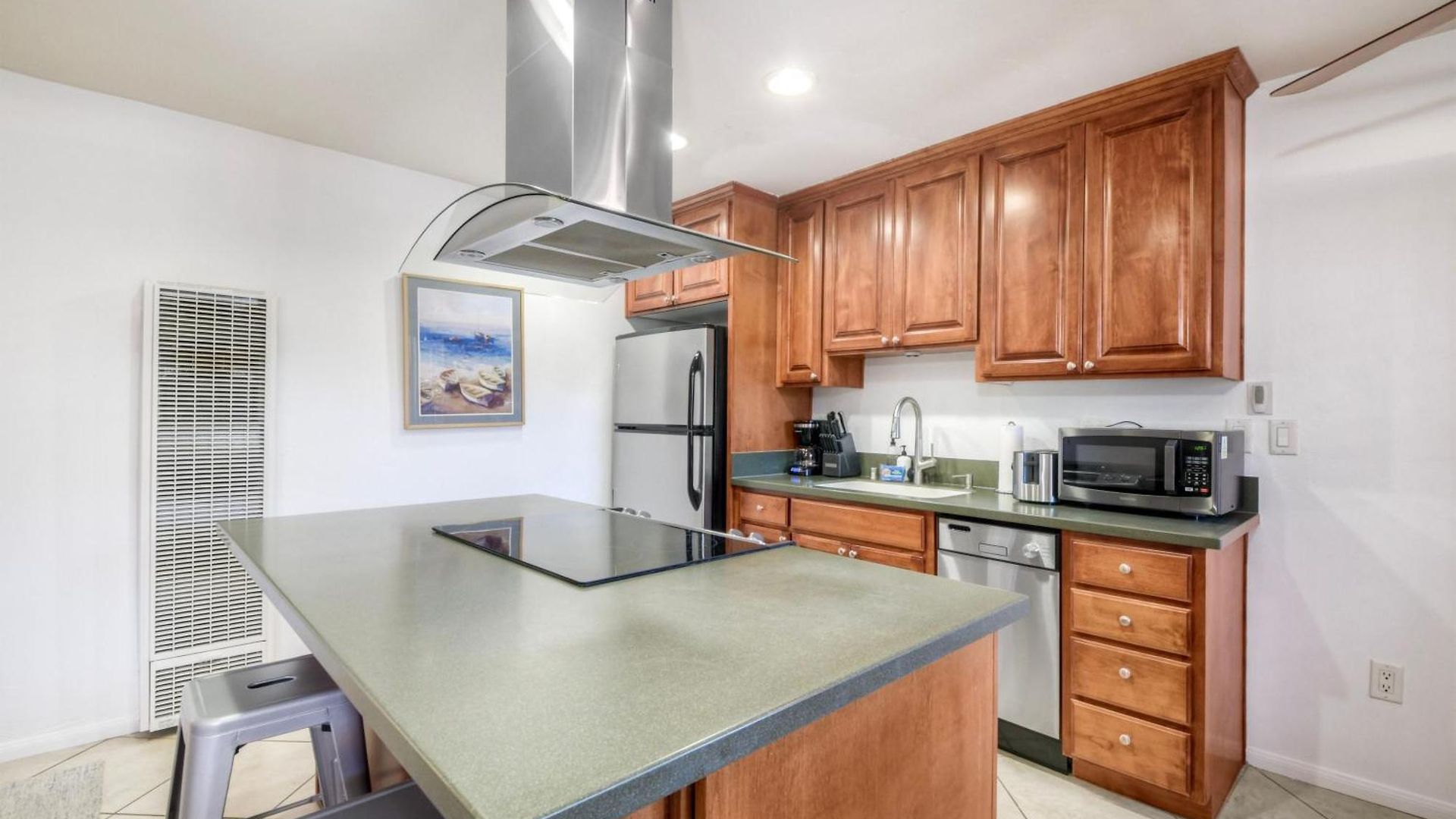 90 Walk Score, Private Patio, Steps To & Dining, Parking Carlsbad
