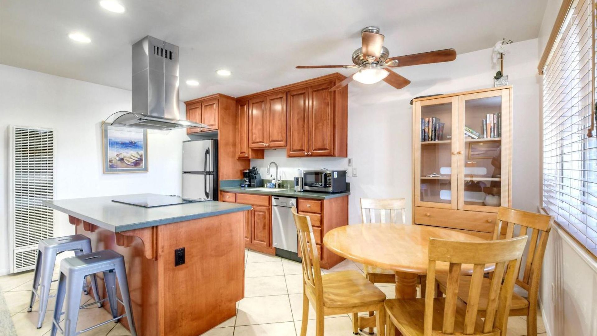 90 Walk Score, Private Patio, Steps To & Dining, Parking Apartment