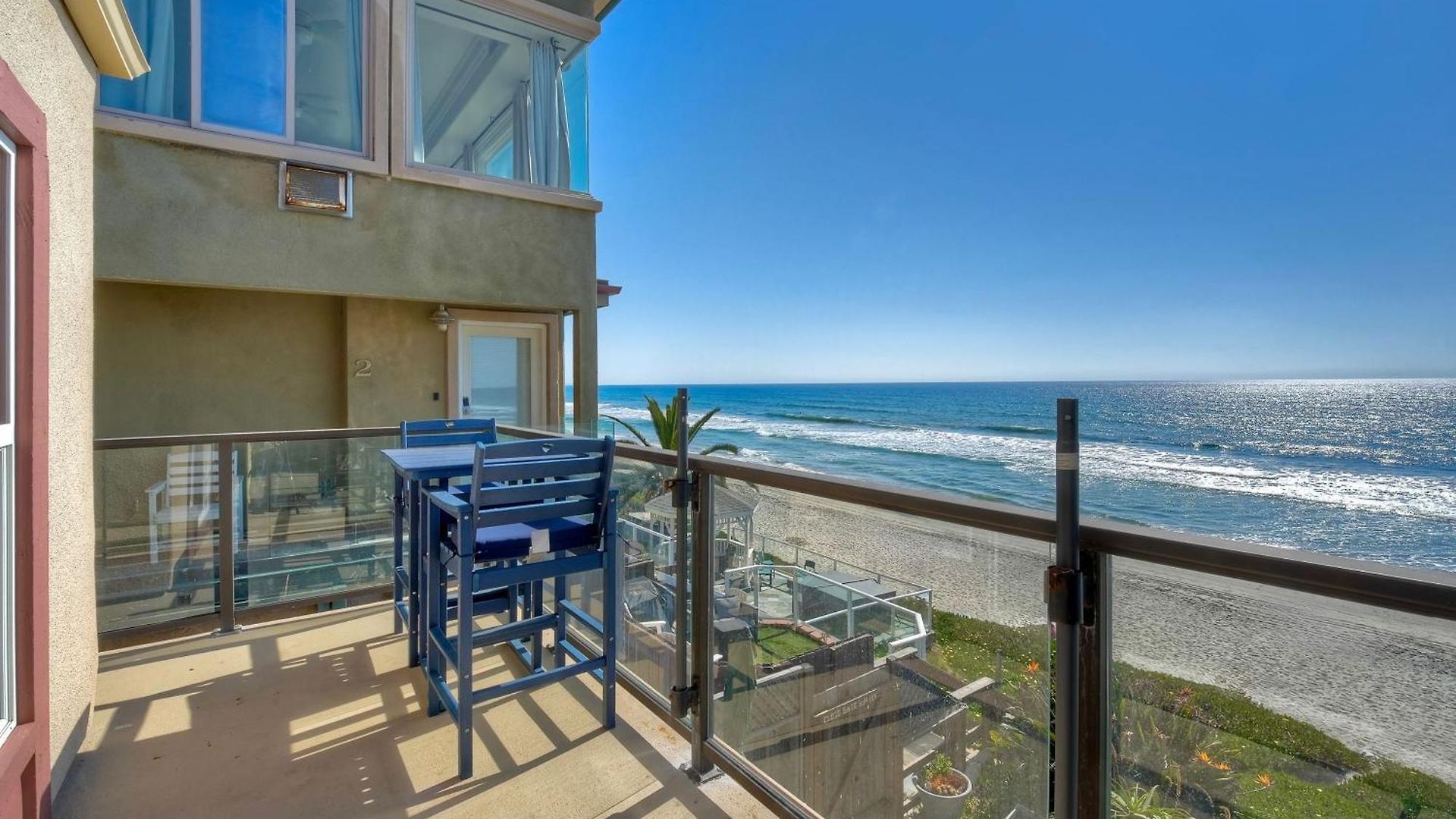 Oceanfront Apartment, Private Balcony, Access, Sunset Views Apartment *