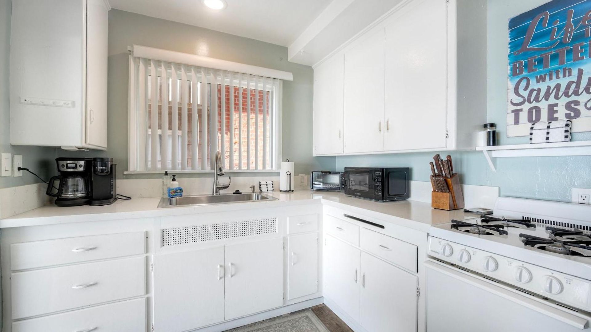 Oceanfront Condo, Private Balcony, Access, Bbq Apartment *