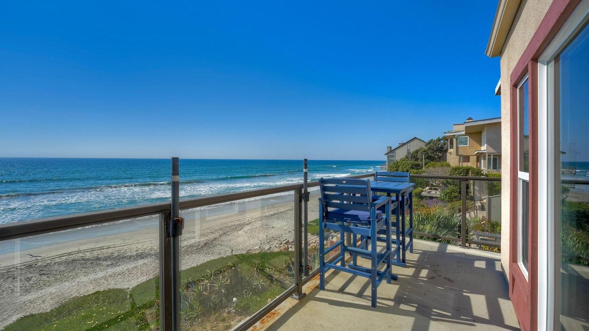 Oceanfront Condo, Private Balcony, Access, Bbq Apartment